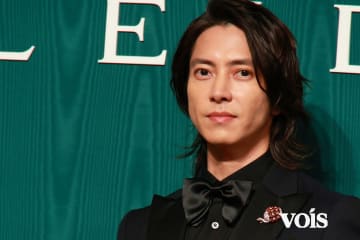 山下智久、色気あふれるネイビー衣装で「ブルガリ」フォトコールに登場