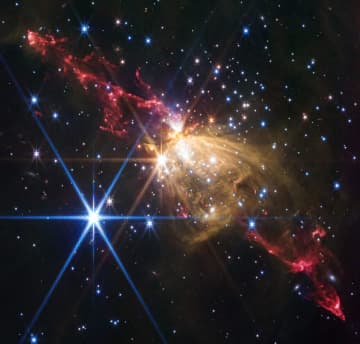 端から端まで8光年　ウェッブ宇宙望遠鏡が観測した原始星「Sh2-284 p1」のジェット