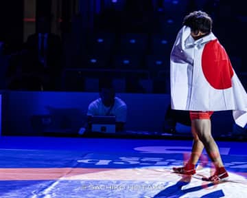 ＜レスリング＞【2025年世界選手権・特集】涙のウィニングラン！ 国内でのつまずきを乗り越えて世界一へ…男子フリースタイル70kg級・青柳善の輔（クリナップ）