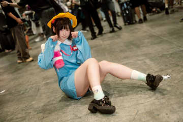 【コスプレ】香港で見かけた制服美女があまりにキュートすぎる！？あどけない表情とスラリとした美脚があざと可愛い【写真8枚】