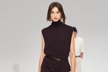 COS 2025-26年秋冬コレクション - 奥行きのあるミニマリズム