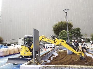 政府／霞が関で除去土壌を再利用／中央合同庁舎５号館など３カ所の花壇に