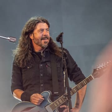 フー・ファイターズ、新ドラマーと初ライブ
