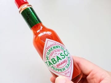 〈タバスコの瓶〉捨てちゃダメーーー！何本も集めたくなる意外な活用法＆細い口でもラクラク洗える裏ワザもチェック♪