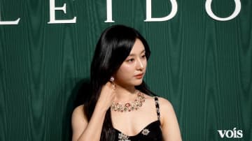 【動画】「涙の女王」主演キム・ジウォン、ジュエリー映えるキャミワンピ「色彩が際立つように」