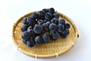 ブドウは皮も種も丸ごと食べるべき？　更年期の不調緩和に役立つ栄養成分や1日の適量を栄養士が解説
