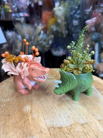 花と恐竜が出会ったら――誕生！心にそっと寄り添う小さなフラワーギフト「花ザウルス」――