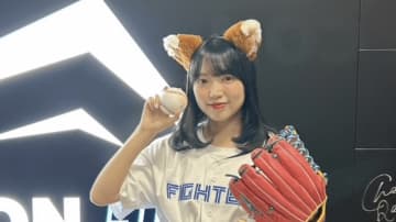 【ノーバンならず】Appare!・朝比奈れい、“きつね耳”で始球式に登場「可愛い」「ナイスピッチ」