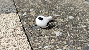 「どこいった!?」失くしたAirPodsを秒で見つけるiPhoneの神機能
