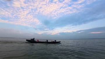 湖で秋の漁開始、続々水揚げ　中国・安徽省宣城市