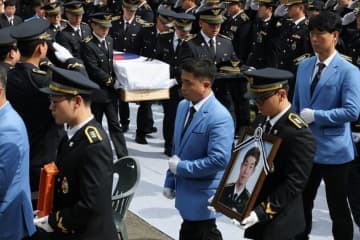 韓国、中国人救出中に殉職した海洋警察官の告別式を開く