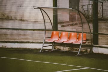 ベンチをゴール代わりに…少年サッカー大会が波紋＝韓国ネット「あきれる」「日本じゃ考えられない」