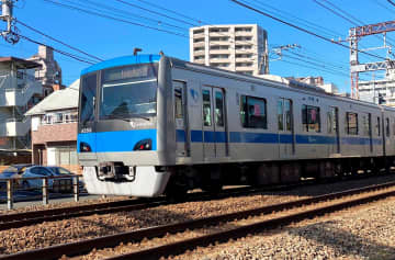 「びびっているんじゃねーよ」…小田急線の駅のドア、蹴り壊した疑いで逮捕