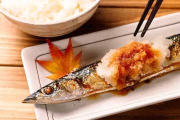 「旦那のサンマの食べ方やばい」“二度見の光景”に妻驚愕、まるでピラニア…ネット「まって、凄すぎ」