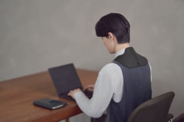 パナソニック、高周波が患部に浸透して血行を促進してコリを治療する「コリコランワイド3D」