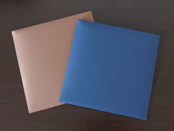 一年を包む、特別な一枚。卓上カレンダーのお渡しを「お洒落に」「慎ましく」　高級封筒「Luxmere(ルクスメア)」を10月より販売開始。