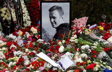 ロシア反体制派指導者・ナワリヌイ氏の急死は「毒殺」妻が主張