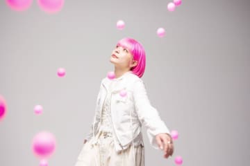 アンジェリーナ１／３がソロデビュー！「私の心は一面の青空です」