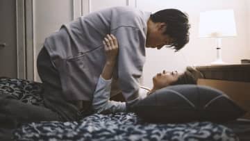 ある病癖を持つ男が覗き見たのは、階下に住む夫婦の秘密 “甘美で恐ろしい日常”がさらけ出される『白昼夢』本予告
