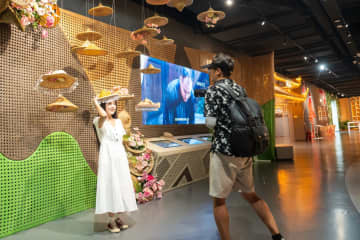 VRやARで無形文化遺産を体験　中国湖南省懐化の五渓非遺園
