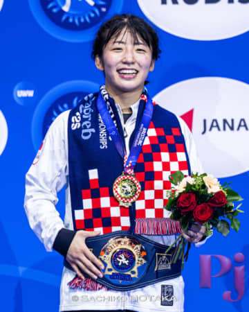 ＜レスリング＞【写真集】2025年世界選手権／女子59kg級・尾西桜（日体大）－決勝・表彰式