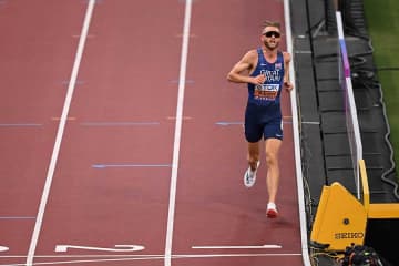 男子1500m決勝で国立大拍手！　前回王者がレース中盤で足痛めながら完走、大きく離され最下位も棄権せず【東京世界陸上】