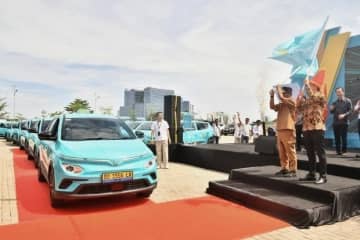 【インドネシア】越ＥＶタクシー、マカッサル市で営業開始［運輸］