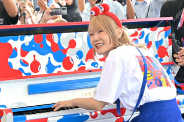 万博にハラミちゃんがサプライズ登場、耳コピでテーマ曲を即興演奏