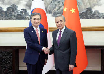 王毅氏、韓国外相と会談