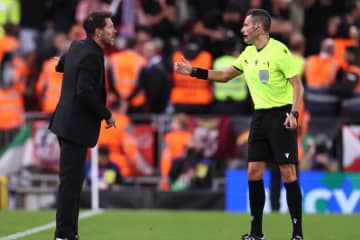観客と揉めて退場のシメオネ監督は謝罪も「試合中ずっと侮辱を受けていた」