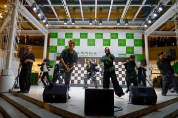 EXILE、8度目全国ドームツアーのキックオフイベント開催。24年ぶりにショッピングモールに集結