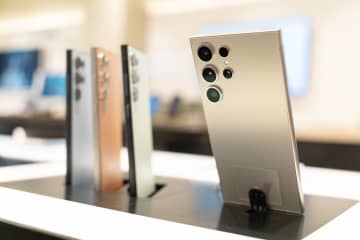 サムスン、最新OSの配信開始！ 対象のスマホはどれ？