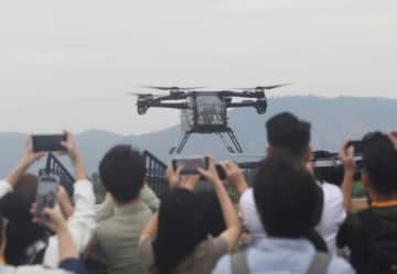 編隊飛行の空飛ぶクルマ２機が衝突、航空ショーのリハーサル中　中国