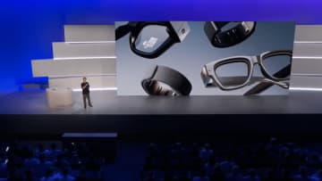 Meta、次世代AIグラス「Meta Ray-Ban Display」発表　神経入力リストバンドで直感操作