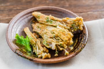 ロバート馬場『エノキの黄金焼き』の作り方が話題！驚愕の材料費”一人前100円”…お財布に優しい「栄養満点」の一品に主婦も太鼓判「リーズナブルで簡単」「ダイエットにいいですねぇ」