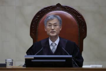曺大法院長、韓悳洙前首相との「会談疑惑」を全面否定＝韓国