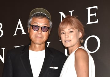 梅宮アンナ＆世継恭規氏、夫婦で初のイベント　今年5月に“出逢って10日で結婚”　ラブラブ全開でハグ