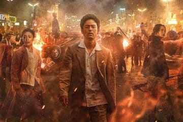 【映画コラム】映画は原作を超えたか　沖縄の現代史を背景に描いた力作『宝島』／純文学風ミステリーの趣『遠い山なみの光』