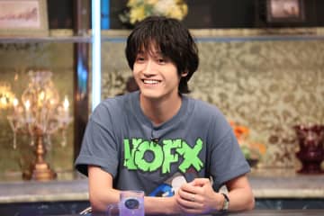 Aぇ! group・佐野晶哉「身長180cmなのに、足のサイズは24.5cm」ロケで大きな靴を用意されて困ることもあると告白『酒のツマミになる話』