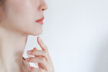 「顔が大きく見えるの、生まれつき」って思ってない？原因の8割は“生活習慣”