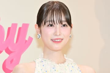 スレンダーなスタイル際立つ透け感ドレス　国民的美少女・高橋ひかるに「妖精ですか？」「めっちゃプリンセス」