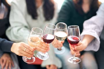 同窓会に来ない人の特徴10選…参加しない人に共通する心理とは？