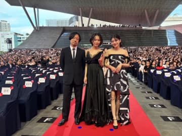 南沙良「楽しくてあっという間でした！」釜山国際映画祭レッドカーペットに登場