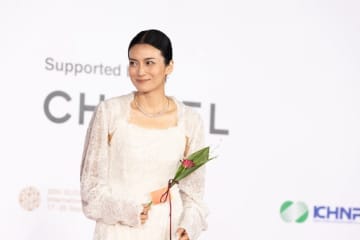 柴咲コウ「韓国のエンターテインメントに対する情熱を感じた」釜山国際映画祭レッドカーペットに純白ドレスで登場！