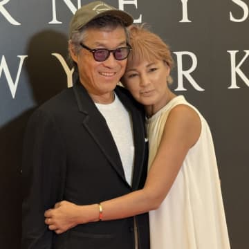 終始ラブラブデレデレ…梅宮アンナ夫婦が公の場に初登場「手を繋いだりっていうのが日常」