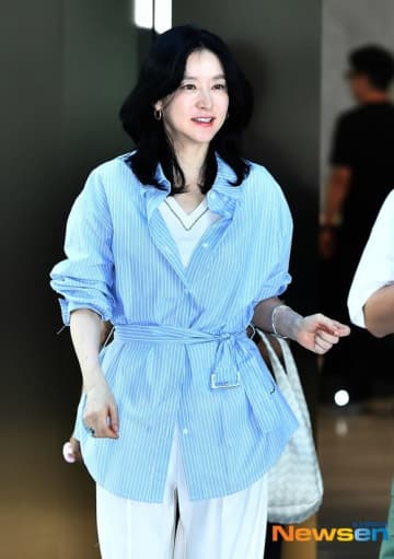 【PHOTO】イ・ヨンエ「2時脱出Cultwo Show」出演のため放送局へ