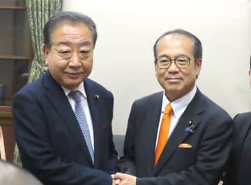 立憲・野田代表が新役員と野党各党にあいさつまわり　参政党からリクエストの記念撮影にも応じる