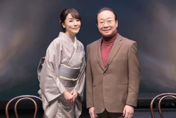 浅野ゆう子×中村梅雀　朗読劇「たとへば君 四十年の恋歌」開幕