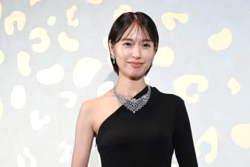戸田恵梨香、総額6億円超アクセサリー身に着けイベント登壇　ゴージャスな出で立ちで周囲魅了