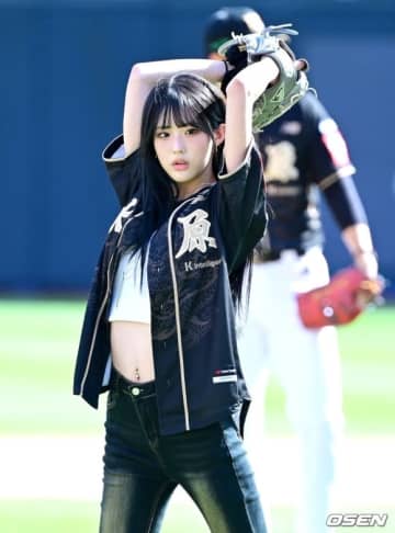 【PHOTO】ICHILLIN' ジュニ、始球式に登場…可愛らしいユニフォーム姿